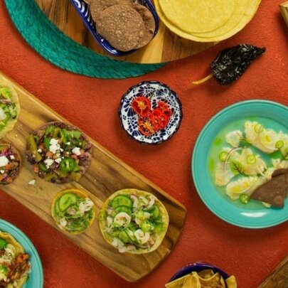 Table of tacos and tortillas.