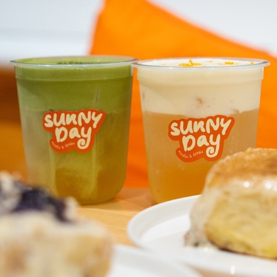Branded coffee and matcha drinks with iced scrolls on plastic plates.