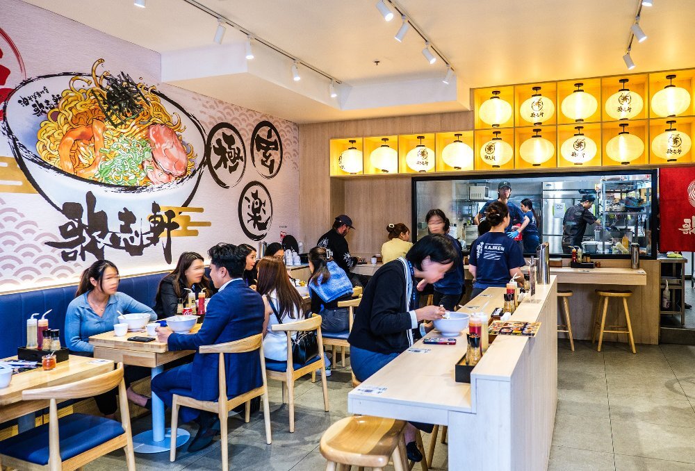 A busy ramen bar
