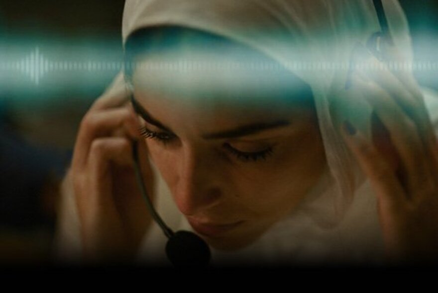 A woman speaking on a call phone with voice signal.