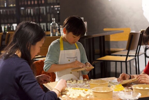 Children making gnocchi in a workshop.