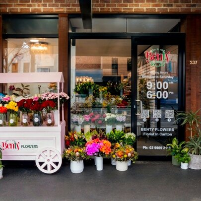 The window-front of Benty Flowers, with sample bouquets on the footpath outside the shop.