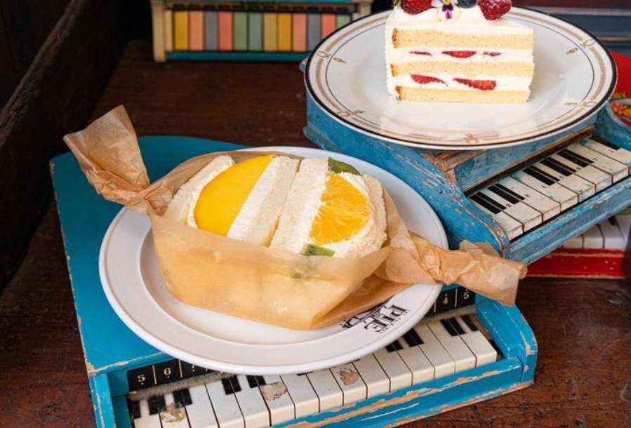 A white bread sandwich filled with cream and fruit in it