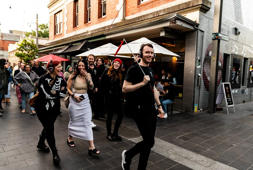 Comedian Matt Bell leading a touor group through a Melbourne laneway.