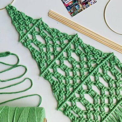 Make Macrame Xmas Trees