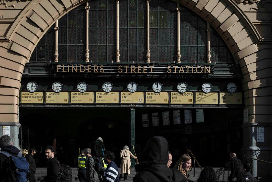 Meet You Under the Clocks: Photo Walk