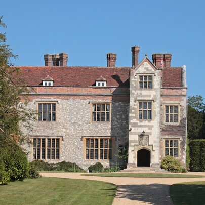 The Rise and Fall of the English Great Estates
