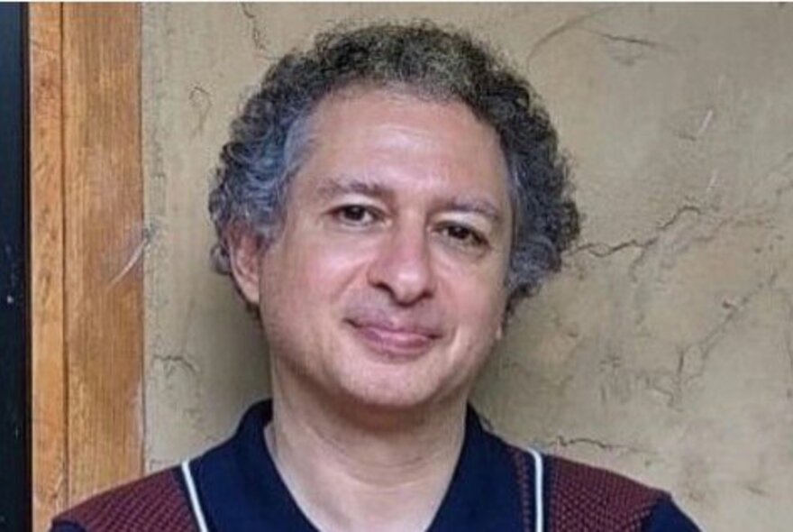 Portrait of Omid Tofighian, award-winning lecturer, researcher and community advocate.