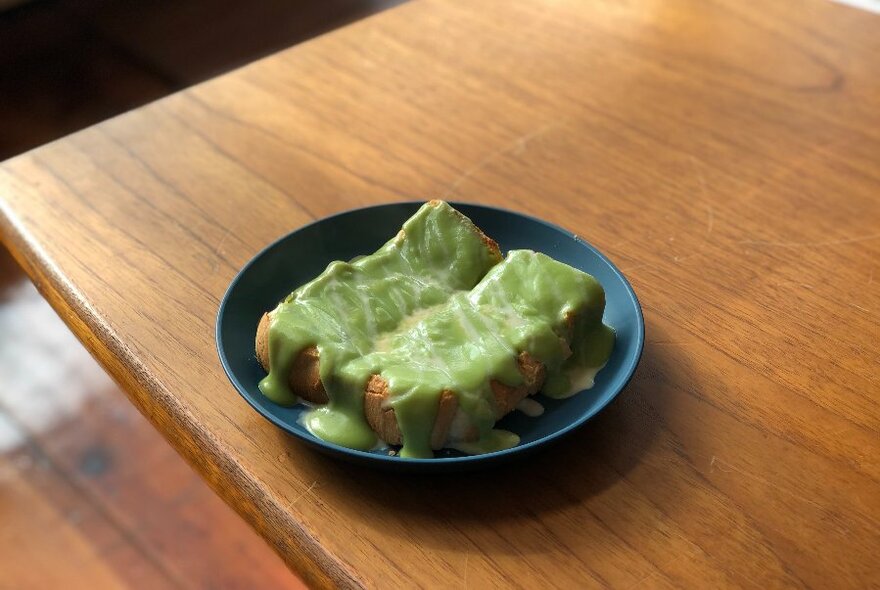 Thai toast with green sauce 