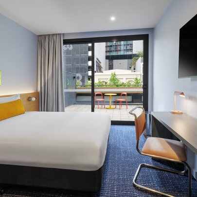 lyf on Elizabeth Melbourne