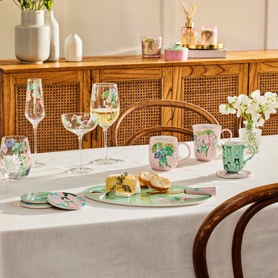 Table set with decorated glassware and cups, with snacks.