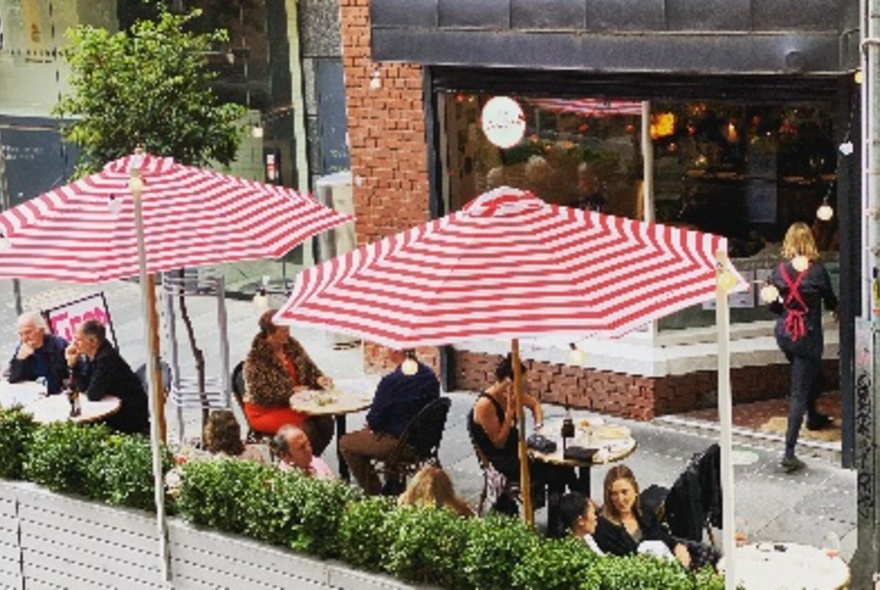 Red and white umbrellas outside a restaurant.