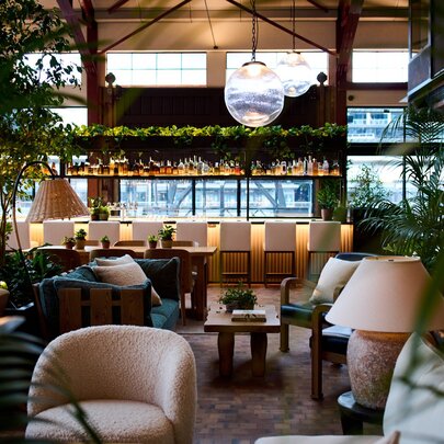 Crane Bar & Lounge 