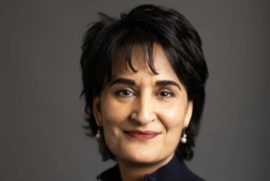 Portrait of Sushi Das, award-winning journalist and a journalism lecturer at RMIT University.