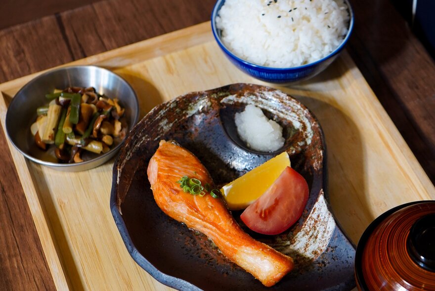 A Japanese dish of seared salmon with rice, green beans and daikon.