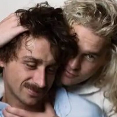 HOLD ME HOLD ME HOLD ME