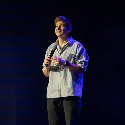 Roll To Me: An Hour of Crowd Work with Sarah Keyworth