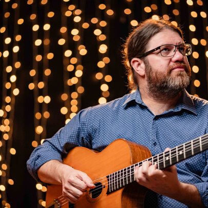 Cameron Jones: Gypsy Swing Guitarist
