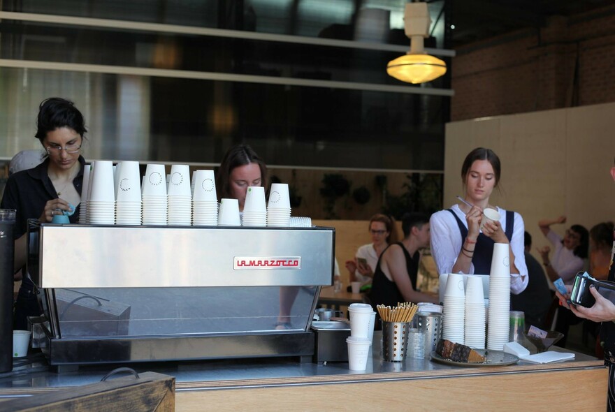 Coffee machine and cups.