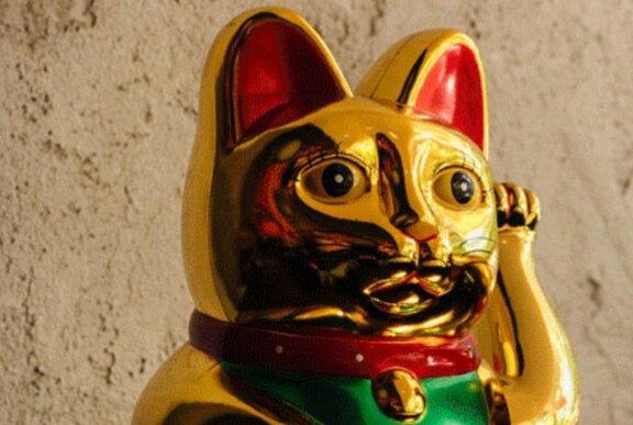 Golden Asian waving cat ornament.
