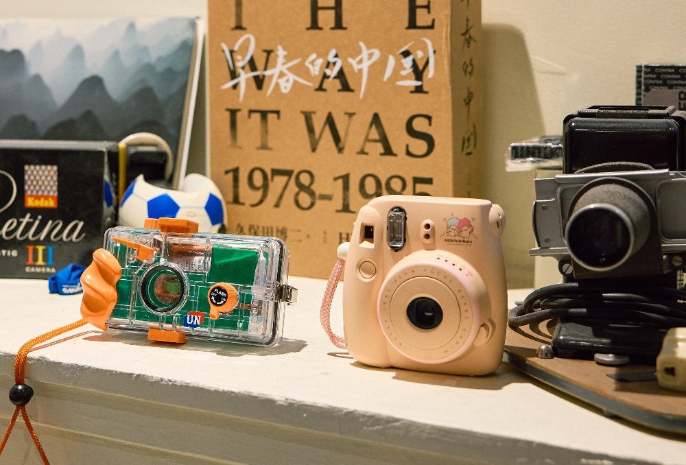 A shelf display of retro film cameras. 