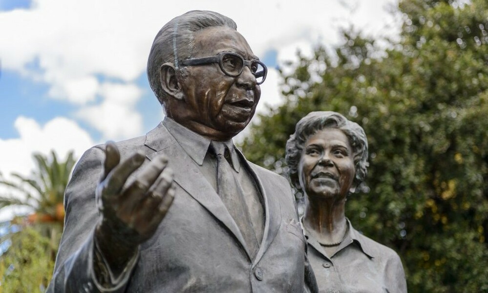 Bronze statue of Pastor Sir Douglas and Lady Nicholls.