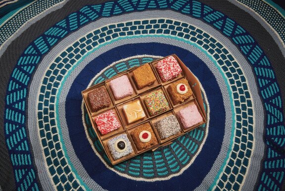 A box of a dozen lamingtons.