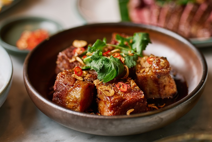Thai dish of chilli- and basil-topped savoury food.