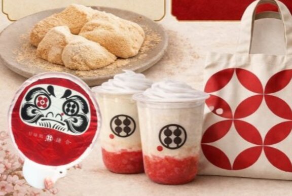 Japanese matcha drinks and sweets with traditional fan and bag.