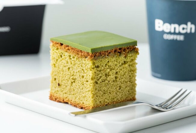 A cubic green spongecake