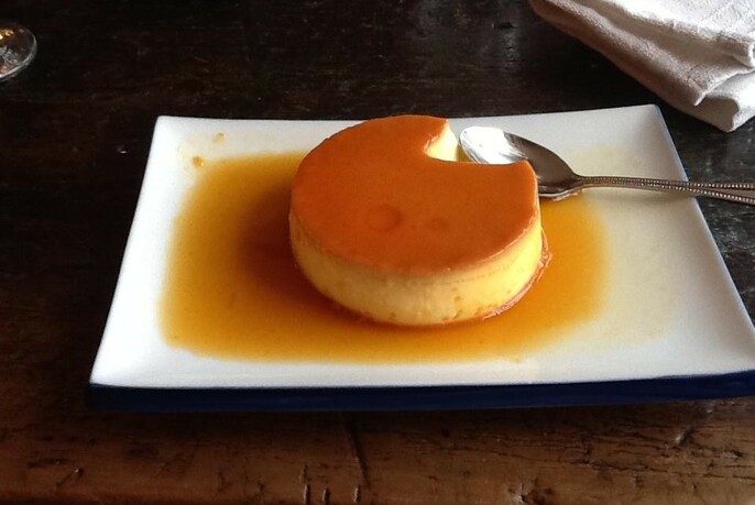 A plate to creme caramel.