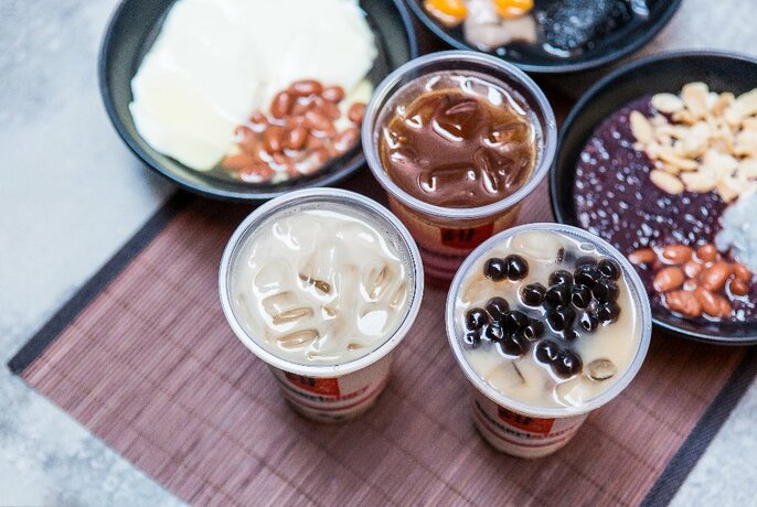 Asian jelly and bean desserts and drinks.