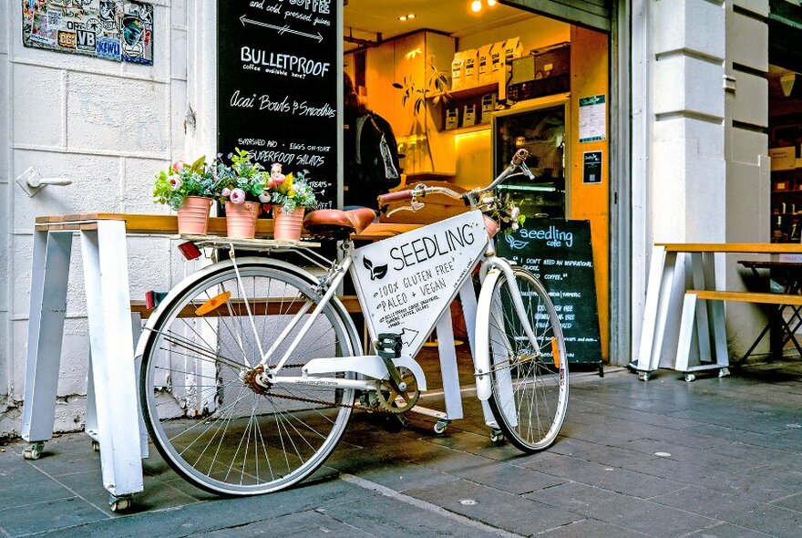 A bike sign outside a cafe.