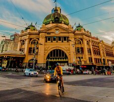 Classic icons and architecture walk