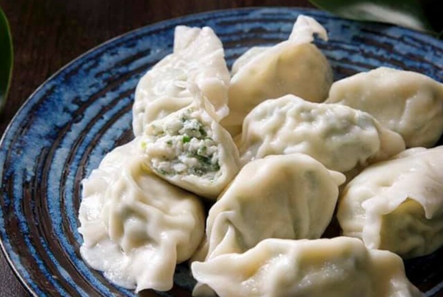 A blue bowl with steamed dumplings.