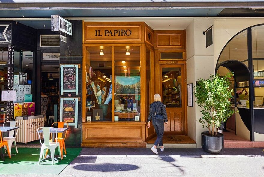 Person entering Il Papiro stationery store.