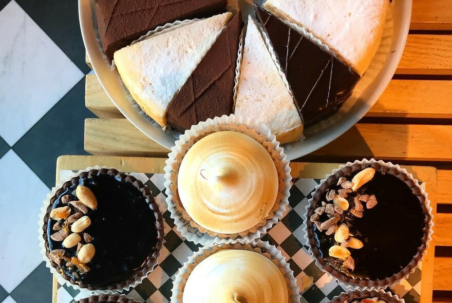Large and small chocolate cakes, seen from above.