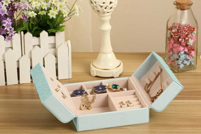 A blue jewellery box 