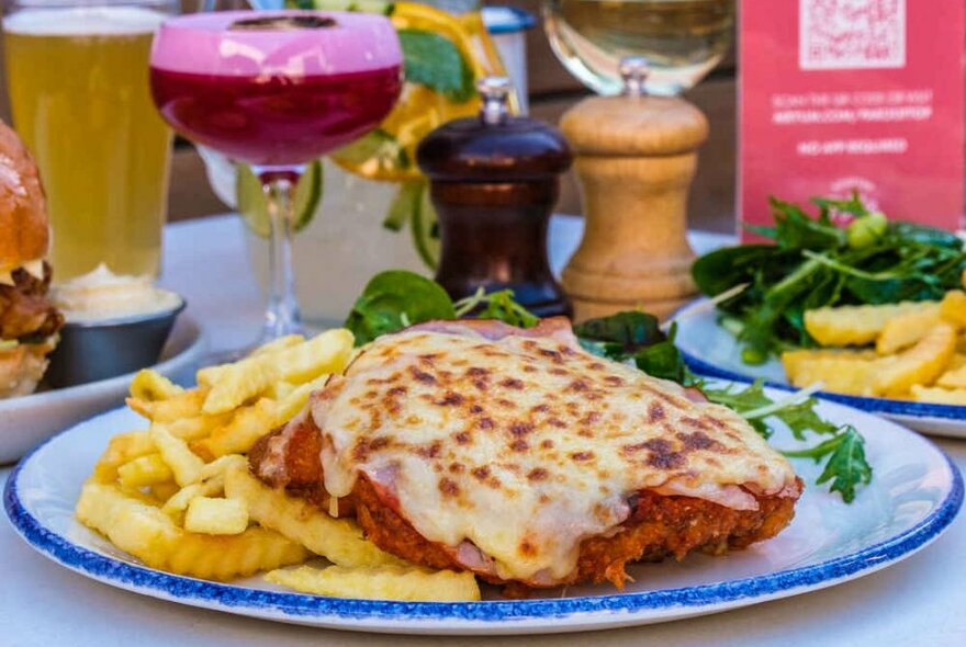 A parma on a plate with chips