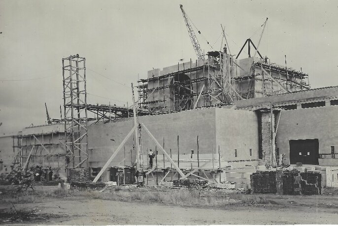 Building site with scaffolding and workers.