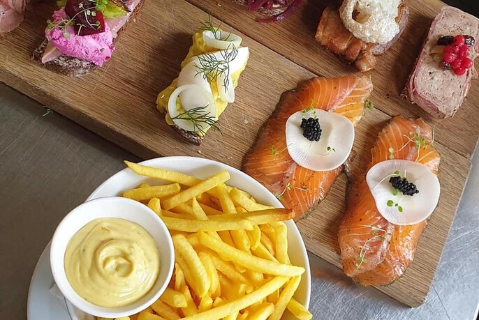 Bowl of fries and mayonnaise with salmon and other Nordic cuisine.