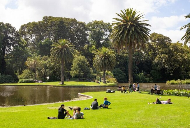 People sitting on the grass in the Botanic Gardens. 