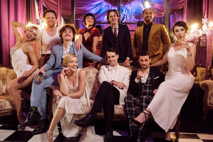 The cast of the theatre production of The Great Gatsby, all assembled in a group photo. 