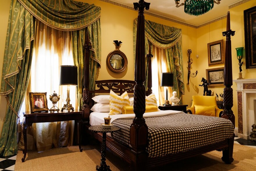An ornate Georgian bedroom with four-poster bed and swag and tail curtains.