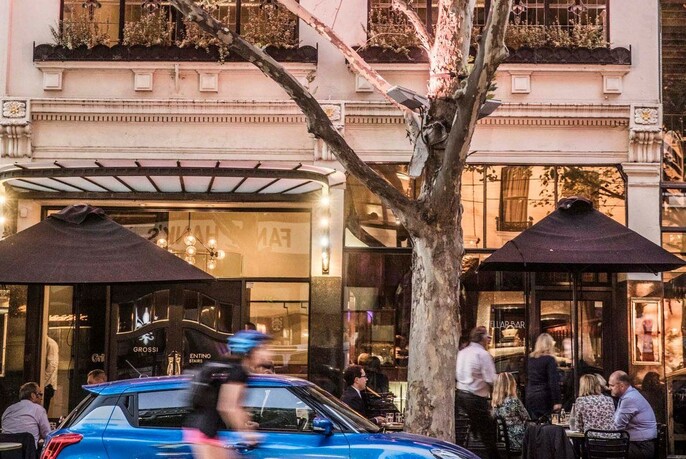 People dining outside at Grossi Florentino in Bourke Street.