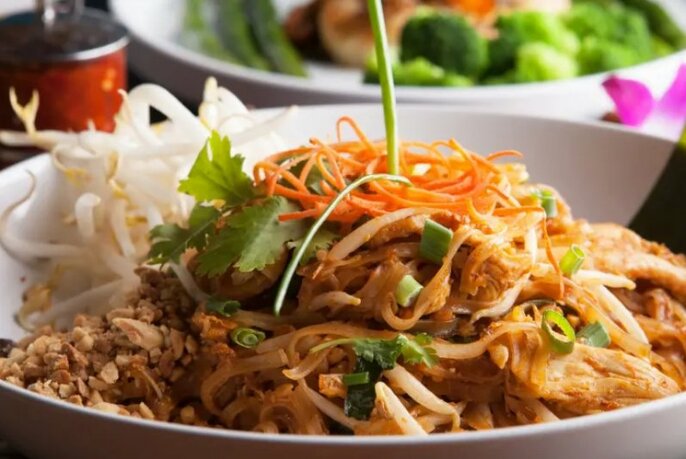 A close up of a bowl of pad thai.