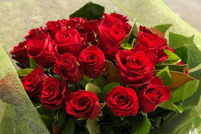 Bunch of red roses.